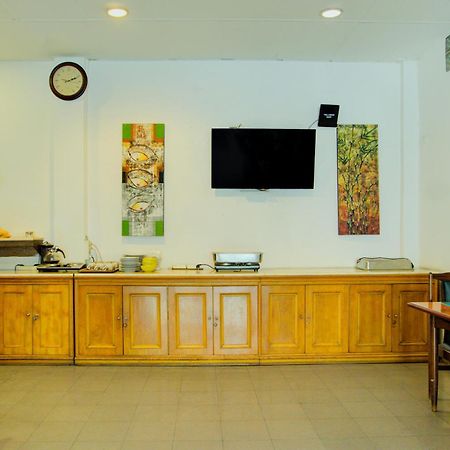 Townhouse Oak Palembang Near Jembatan Ampera Formerly Azzura Hotel المظهر الخارجي الصورة