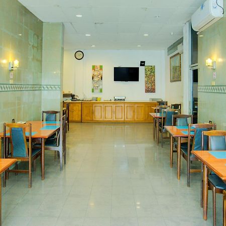 Townhouse Oak Palembang Near Jembatan Ampera Formerly Azzura Hotel المظهر الخارجي الصورة