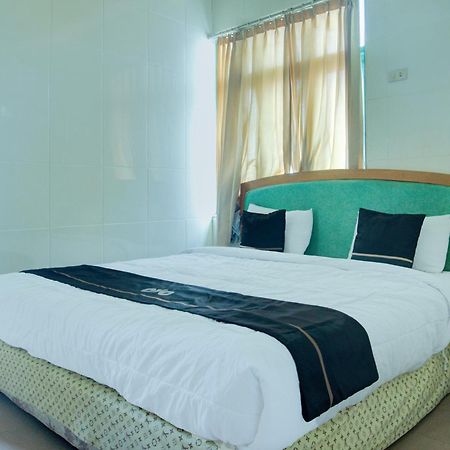 Townhouse Oak Palembang Near Jembatan Ampera Formerly Azzura Hotel المظهر الخارجي الصورة
