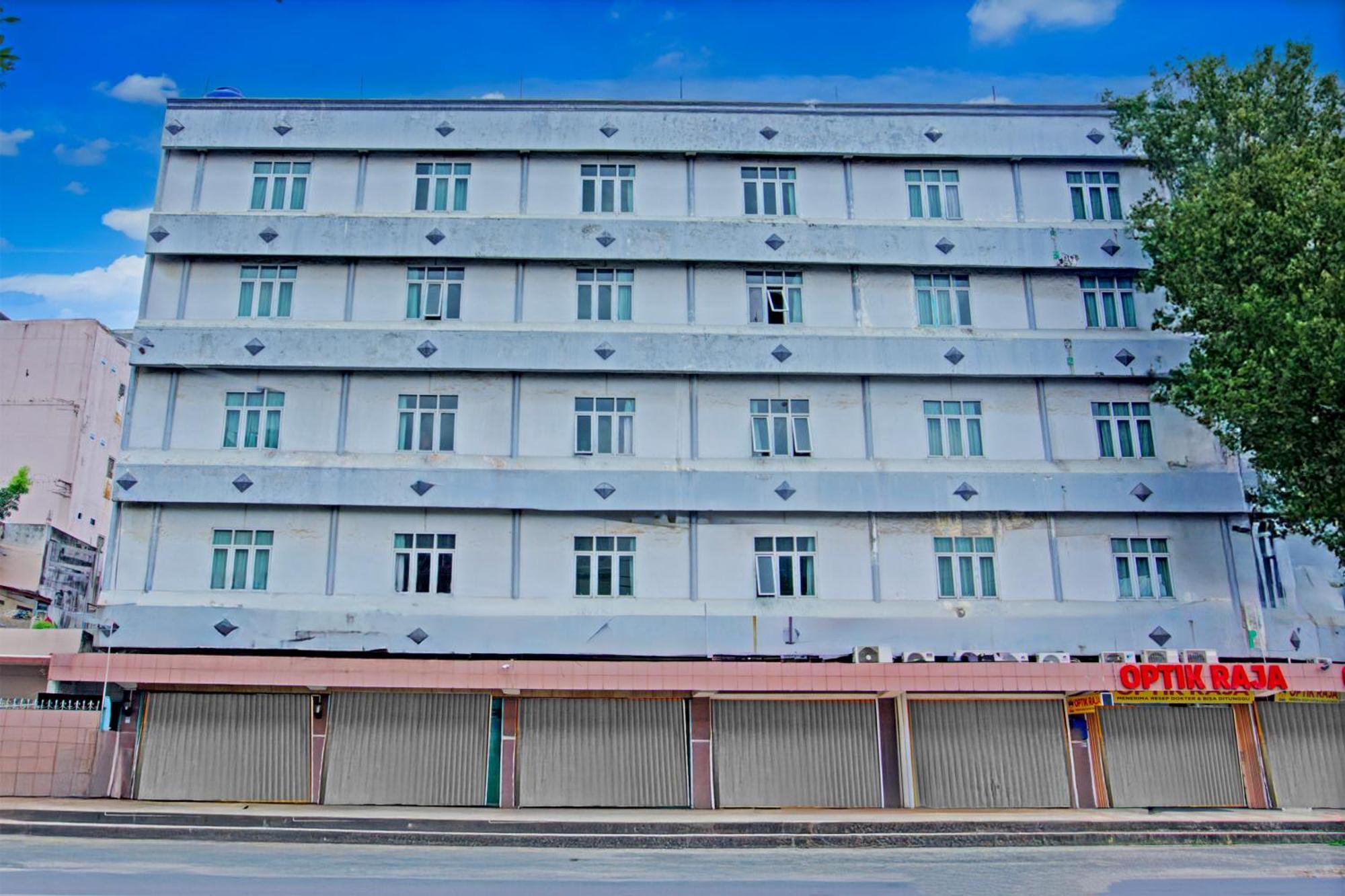 Townhouse Oak Palembang Near Jembatan Ampera Formerly Azzura Hotel المظهر الخارجي الصورة