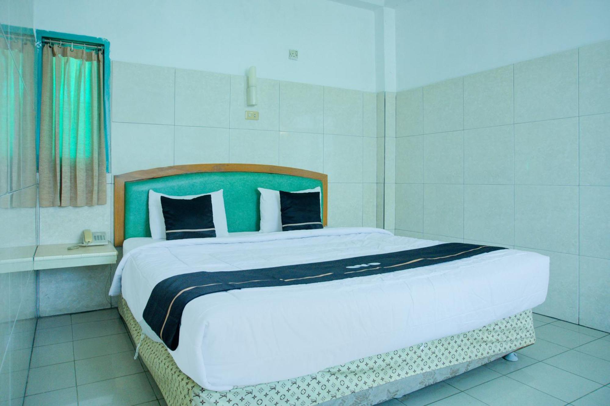 Townhouse Oak Palembang Near Jembatan Ampera Formerly Azzura Hotel المظهر الخارجي الصورة