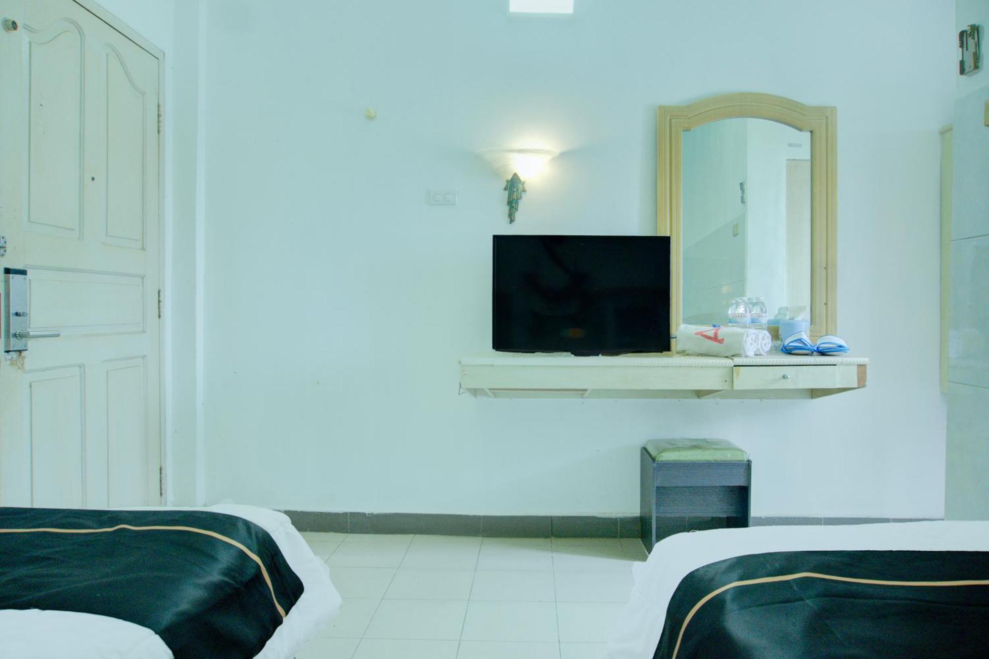 Townhouse Oak Palembang Near Jembatan Ampera Formerly Azzura Hotel المظهر الخارجي الصورة