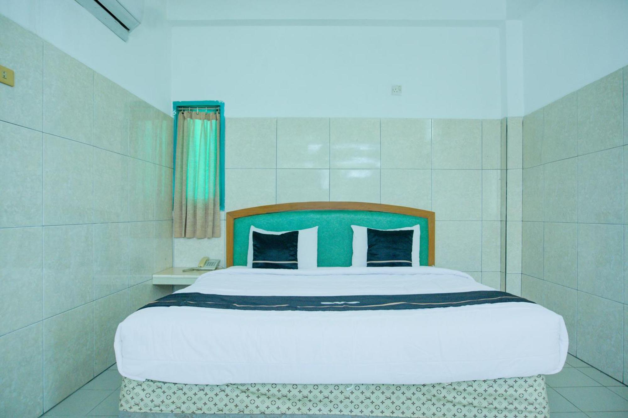 Townhouse Oak Palembang Near Jembatan Ampera Formerly Azzura Hotel المظهر الخارجي الصورة