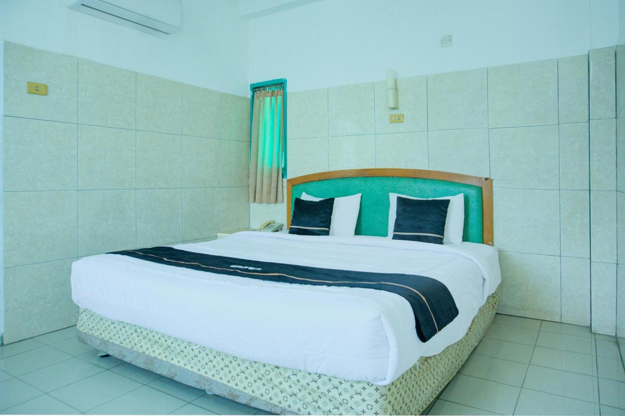 Townhouse Oak Palembang Near Jembatan Ampera Formerly Azzura Hotel المظهر الخارجي الصورة