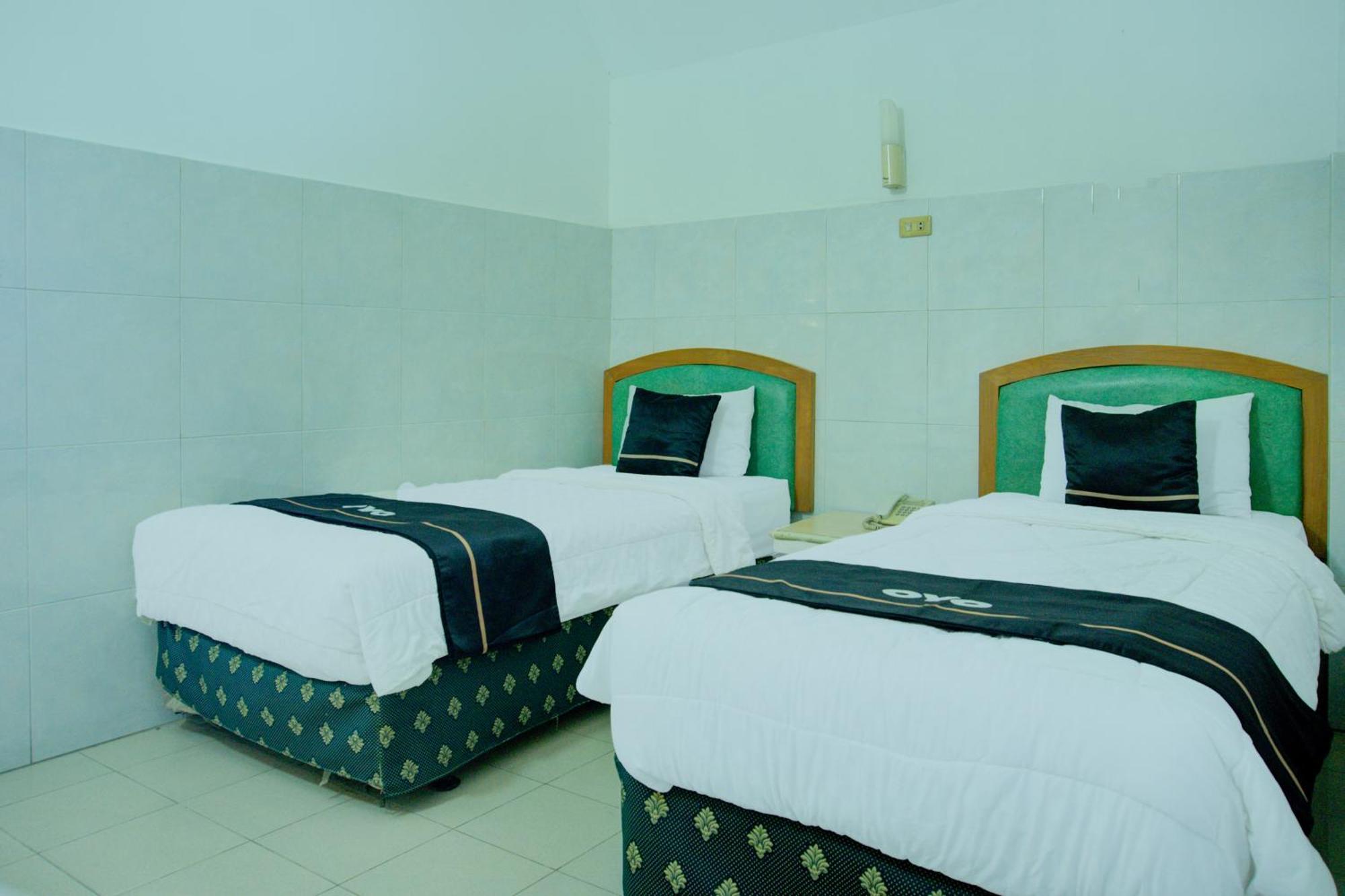 Townhouse Oak Palembang Near Jembatan Ampera Formerly Azzura Hotel المظهر الخارجي الصورة