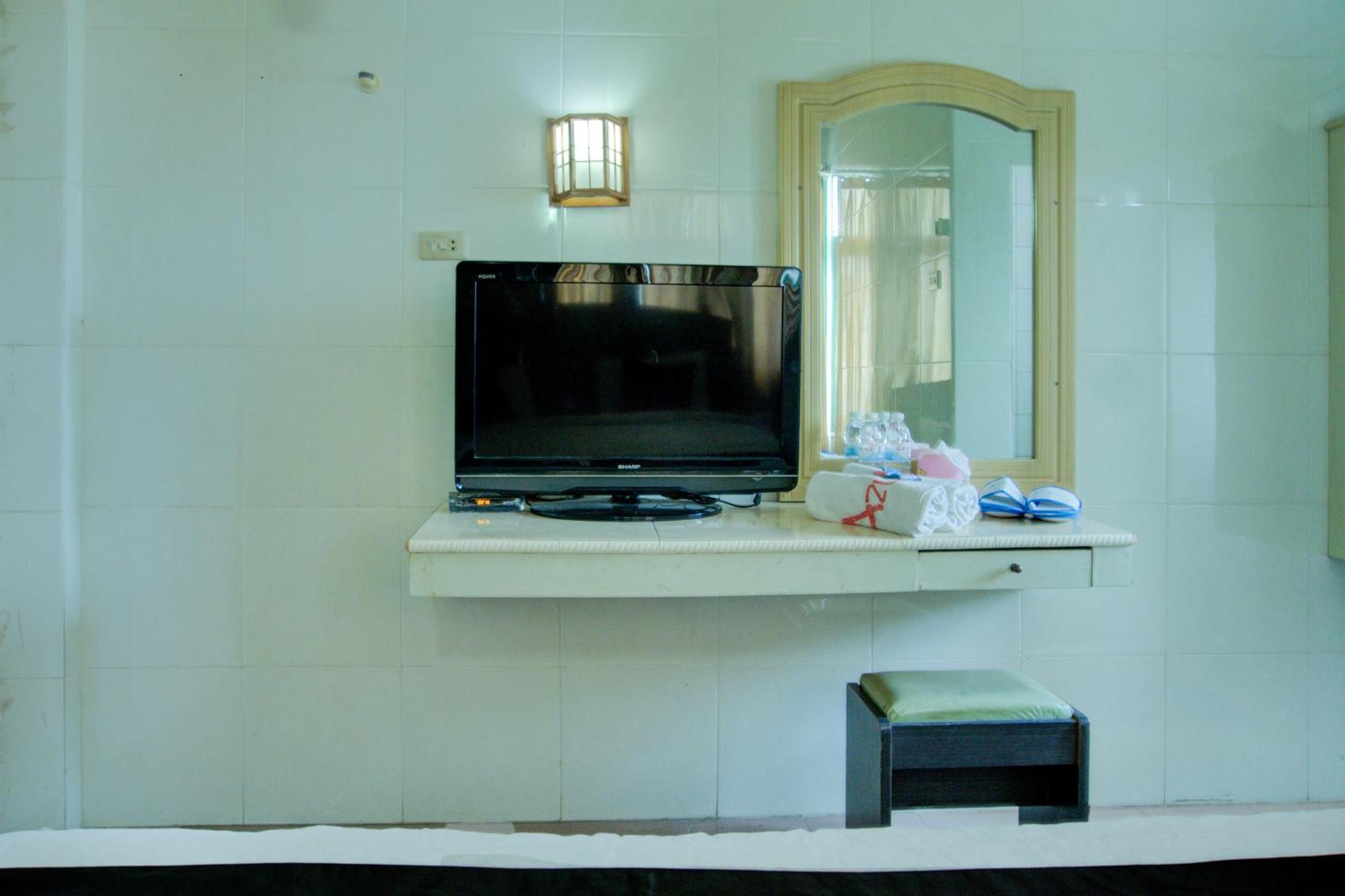 Townhouse Oak Palembang Near Jembatan Ampera Formerly Azzura Hotel المظهر الخارجي الصورة