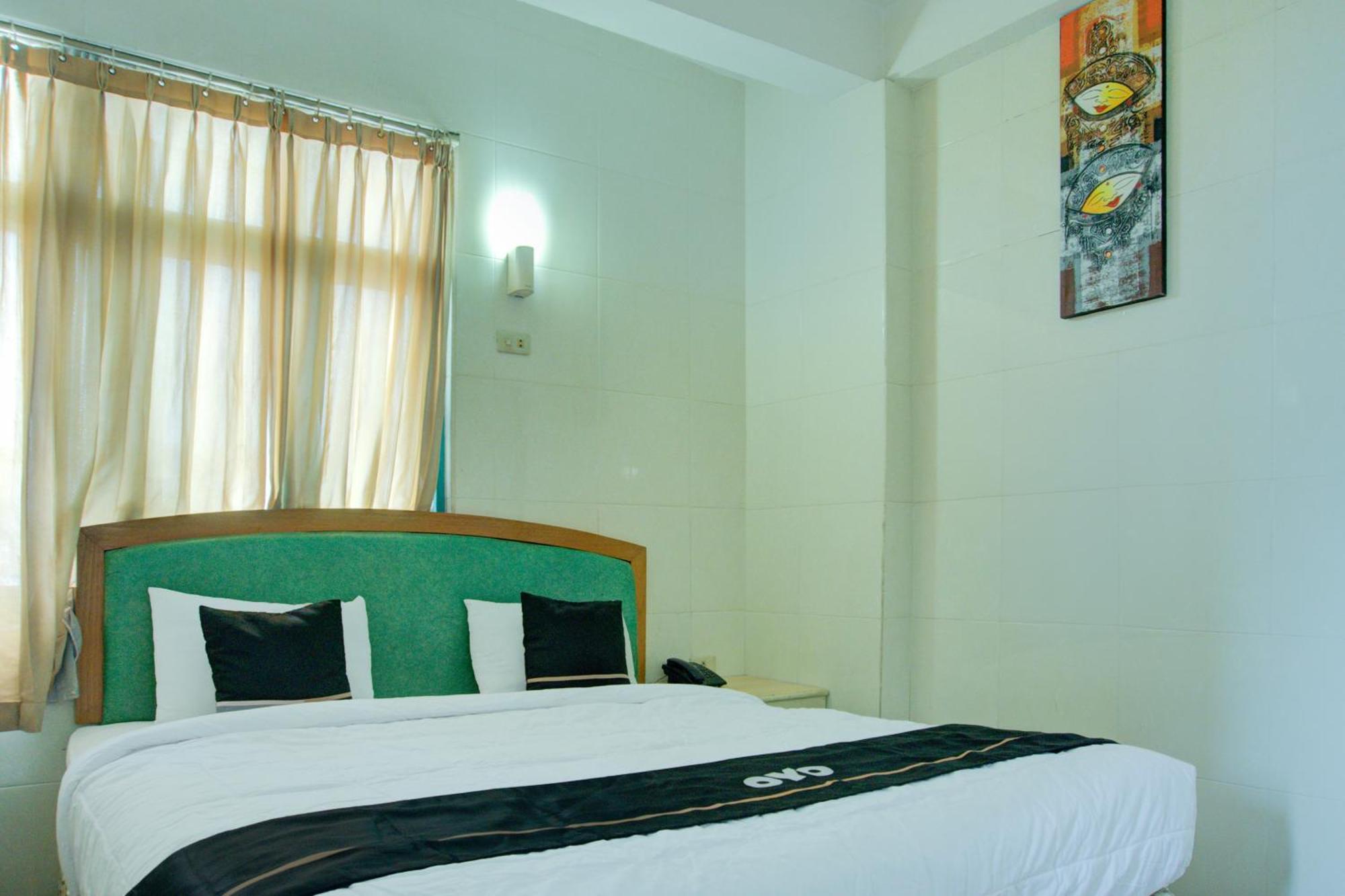 Townhouse Oak Palembang Near Jembatan Ampera Formerly Azzura Hotel المظهر الخارجي الصورة