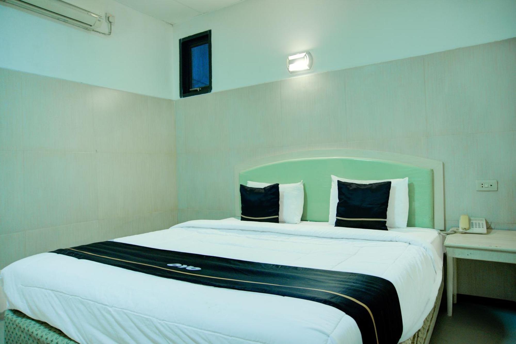 Townhouse Oak Palembang Near Jembatan Ampera Formerly Azzura Hotel المظهر الخارجي الصورة