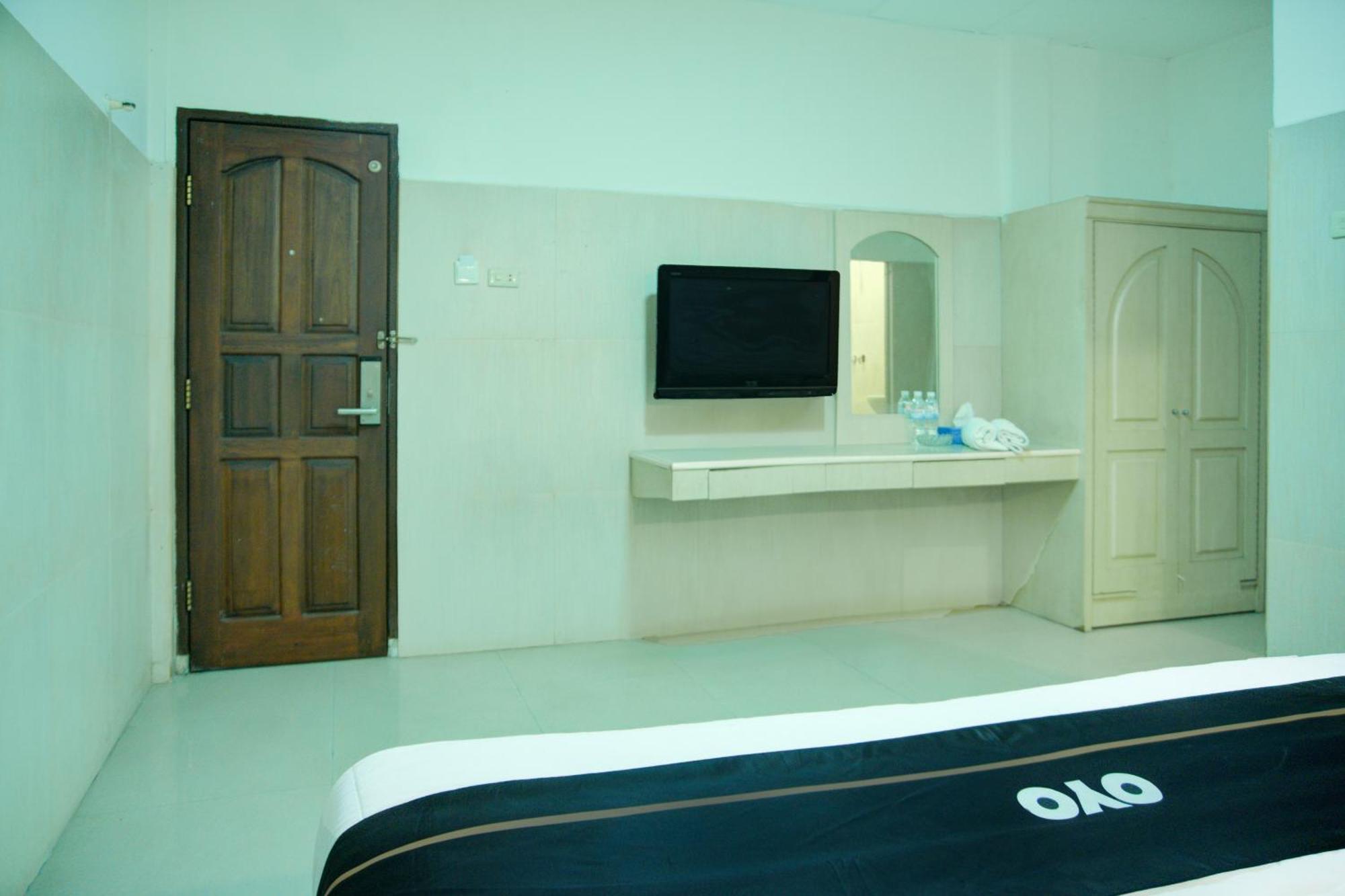 Townhouse Oak Palembang Near Jembatan Ampera Formerly Azzura Hotel المظهر الخارجي الصورة